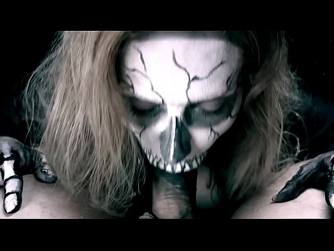 ❤️ Demon famke sûgje hoanne mei har swarte mûle en slikken cum. ❤❌ Seksfideo by wy ❌❤