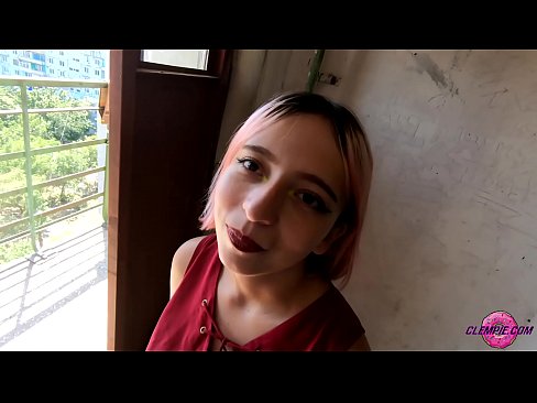 ❤️ Studint Sensual sûget in frjemdling yn 'e bûtenwrâld - Cum op syn gesicht ❤❌ Seksfideo by wy ❌❤